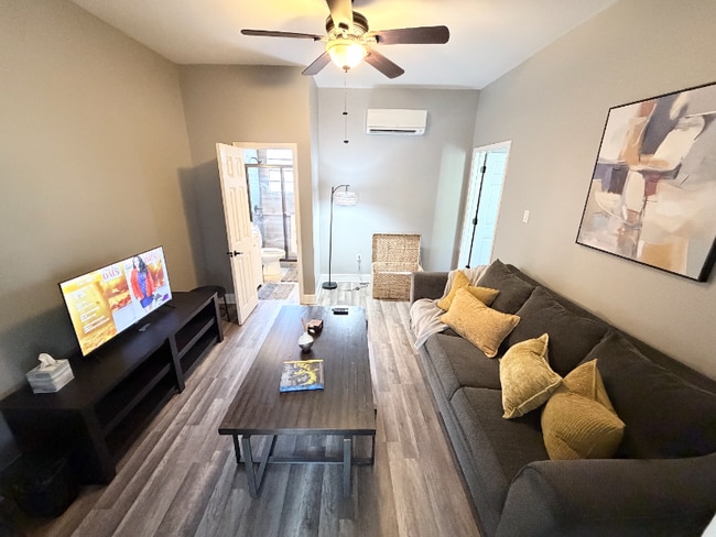 Photo - 910 N Rocheblave St Unidad 910 N. Rocheblave,  B