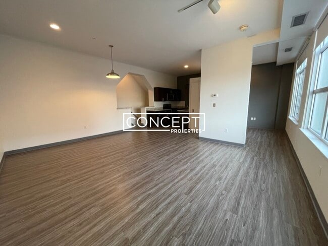 Building Photo - 160 E Berkeley St Unit 305