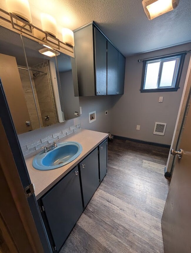 Photo - 410 Camas St