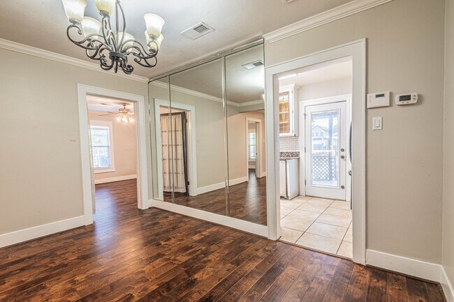 Photo - 726 E 26th St