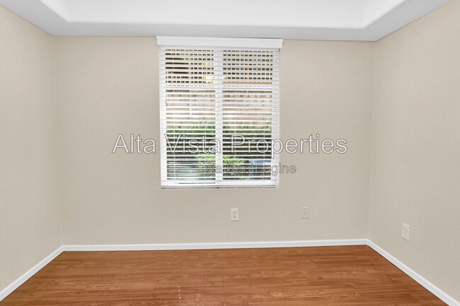 Photo - 16916 Hutchins Landing