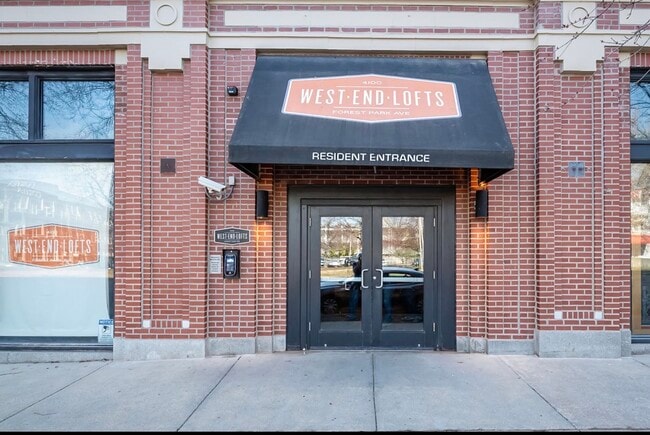 Building Photo - 4100 Forest Park Ave Unit 226