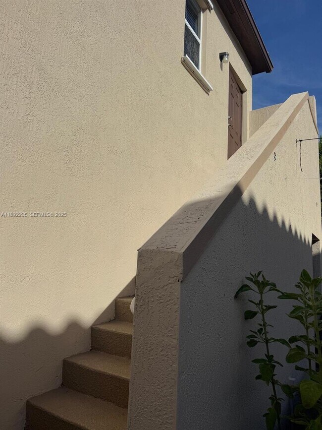 Building Photo - 9050 SW 169th Ct Unit 1