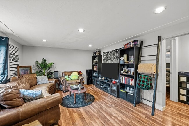 Photo - Gorgeous Two Bedroom in Sloan's Lake!