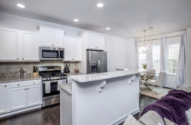 Photo - 264 Wembley Dr