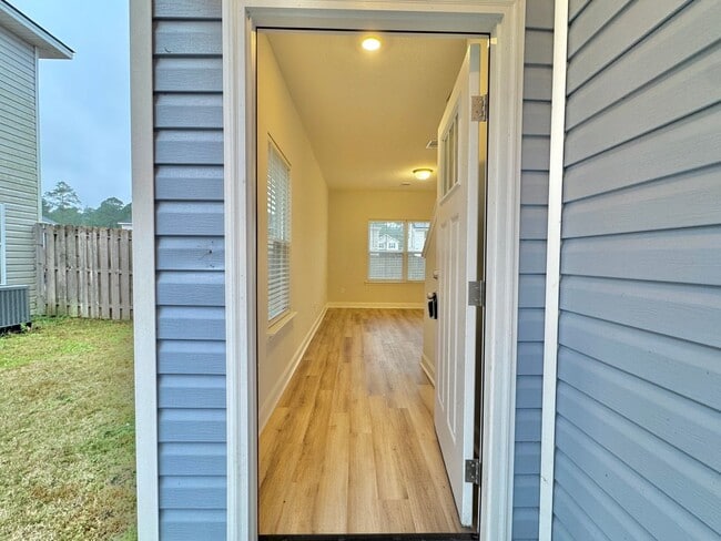 Photo - AVAILABLE NOW! (Pet Friendly)