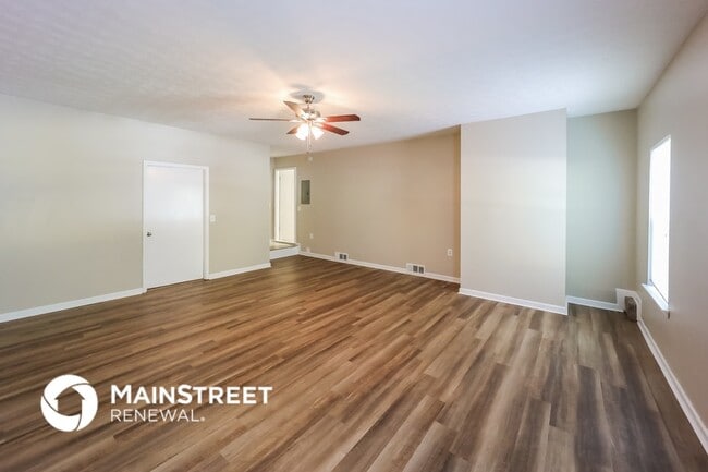 Photo - 6049 Radford Dr