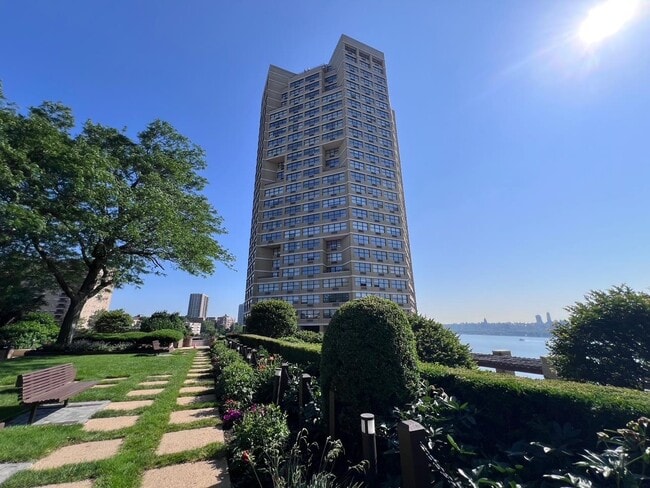 Building Photo - 7004 JFK Blvd E Unit 29D