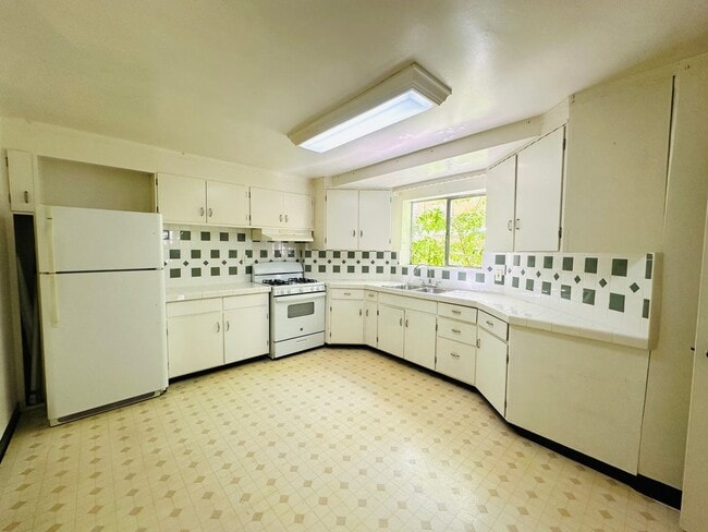 Photo - 1630 Woolsey St Unit B