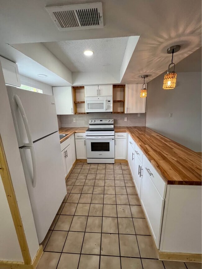 Photo - 917 Royal Palm Dr