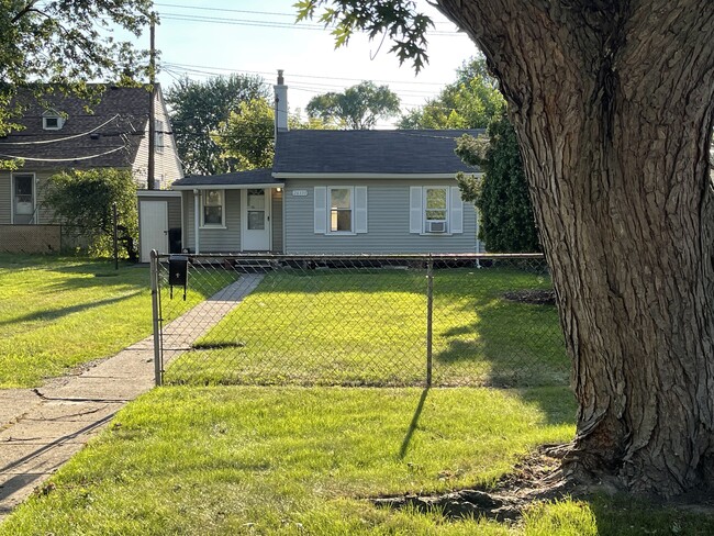 Building Photo - 26333 Belanger St Rental