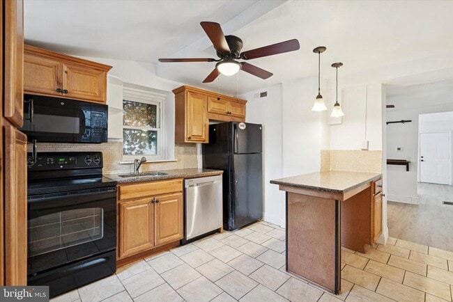 Photo - 135 E Miner St