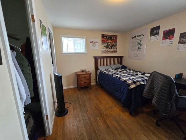 Photo - Preleasing Spacious 5-Bedroom Home with Finished Basement, Large Backyard & Attached Garage