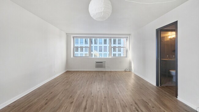 Photo - 253 E Delaware Pl Unit 20B