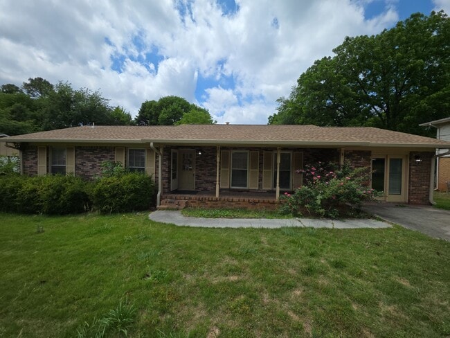 Building Photo - 2613 Skyline Dr NW