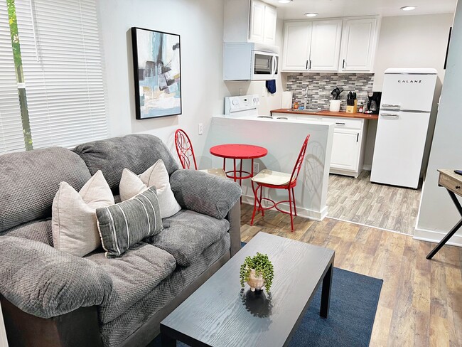 Building Photo - 855 C St Unit 3