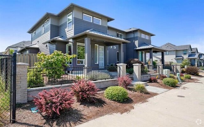 Building Photo - Exceptional 3 Bedroom / 2.5 Bath Modern To... Rental