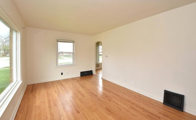 Photo - 3115 Lasalle St