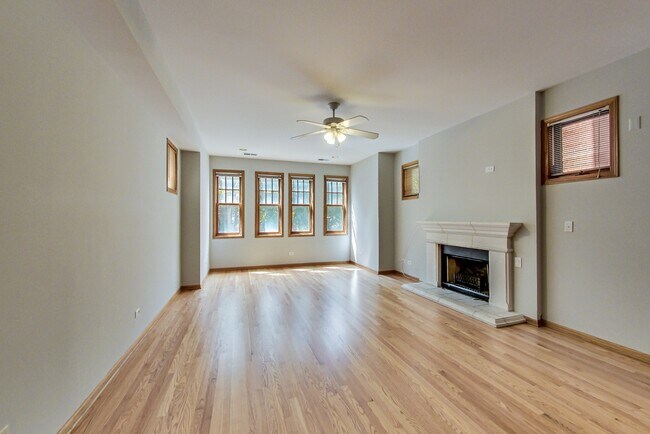 Photo - Stunning Wicker Park 3 Bed - Available August 1st Unit 3