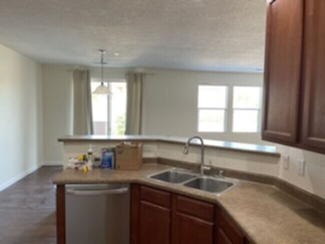 Photo - 3 bedroom 2.5 bathroom Townhome