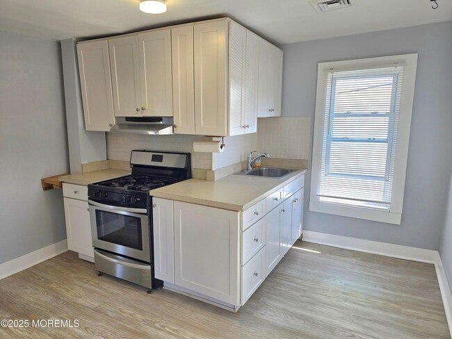Building Photo - 513 Sewall Ave Rental