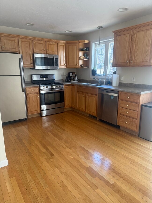 Building Photo - 35 Fredonian St Unit G