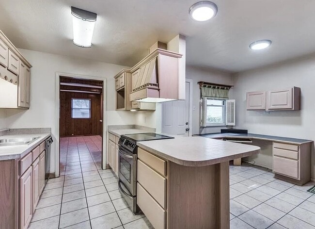 Photo - 1802 Anderson St