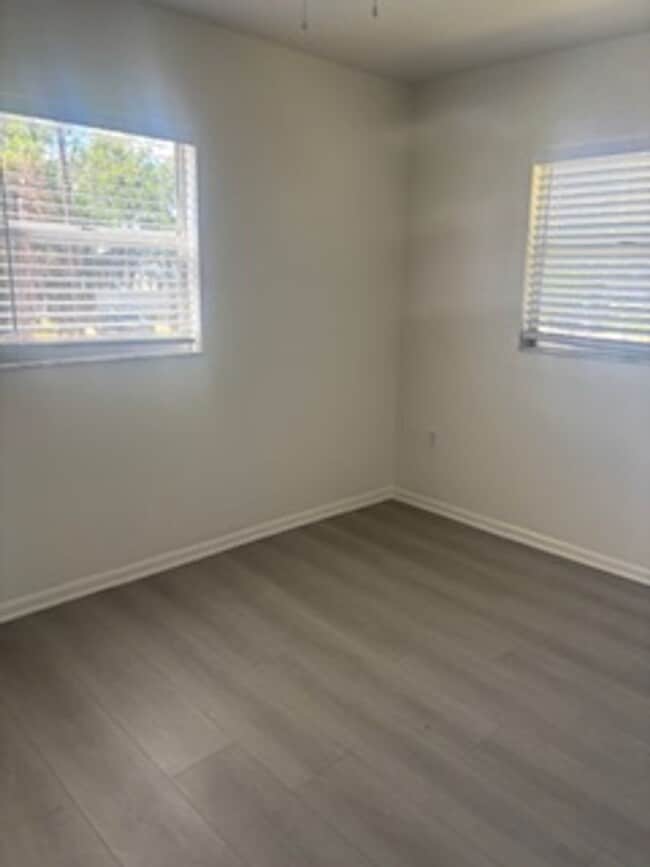 Photo - 2802 Banza St