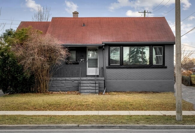 Building Photo - Stylish 2 Bedroom Apartment – All Utilities & Parking Included – $1,999/month Unit 2