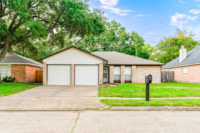 Building Photo - 22018 Kenlake Dr Rental