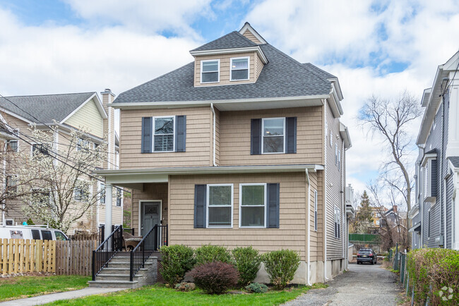 Building Photo - 49 Greenwood Ave Unit 1 Rental