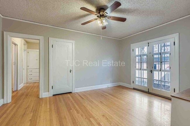 Photo - 1665 Jasmine St