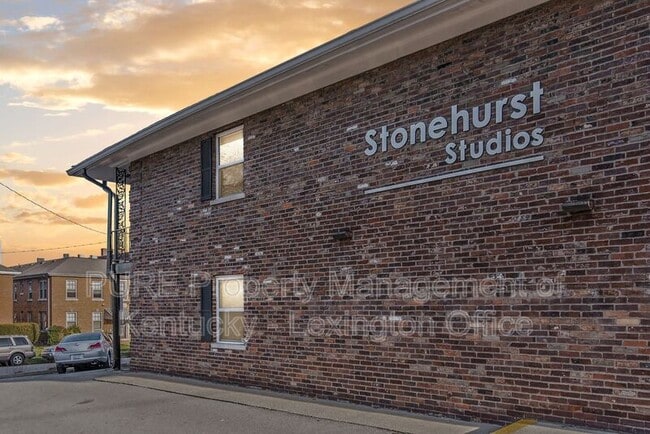 Building Photo - 256 Lyndhurst Pl