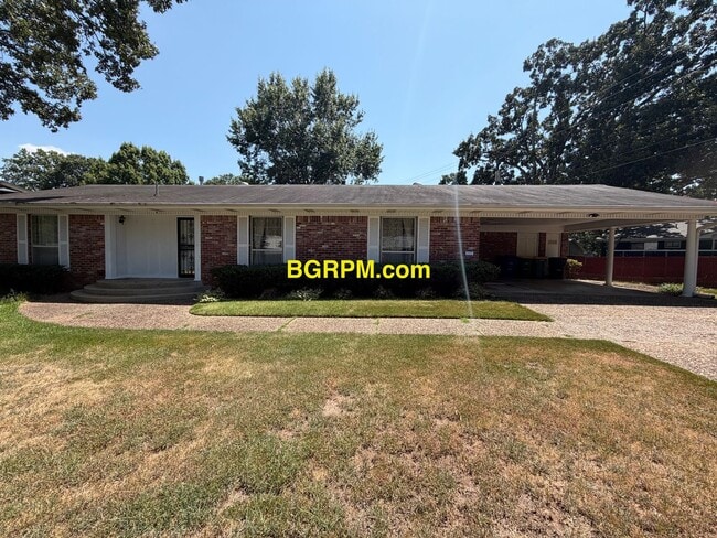 Building Photo - 2210 Crestwood Rd