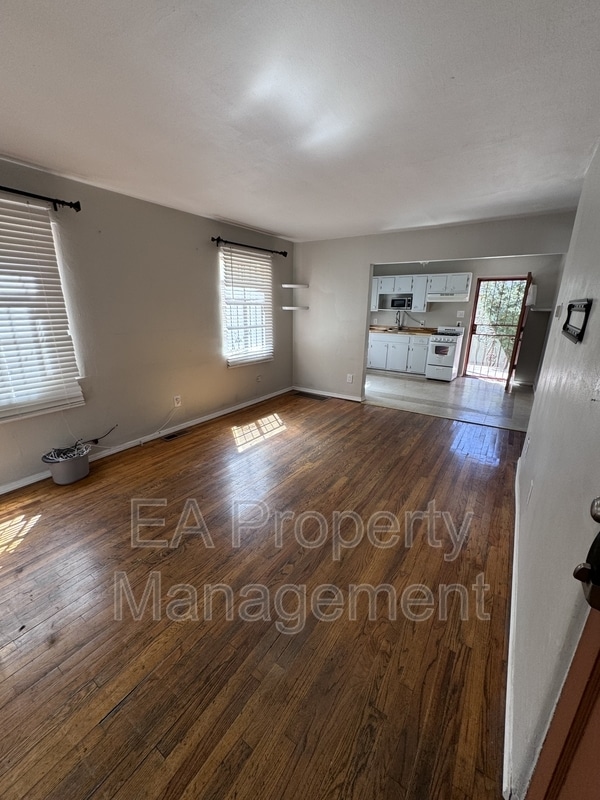 Photo - 505 7th St SW