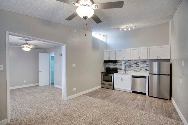 Building Photo - Valencia Park Rental