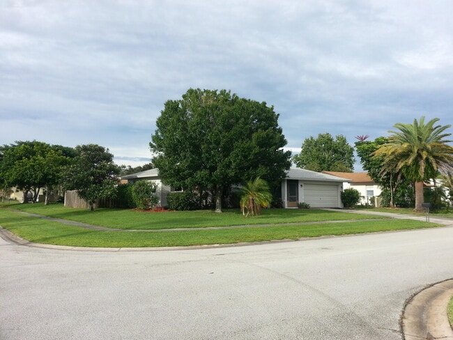 Building Photo - 2720 Wright Ave