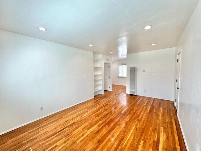 Photo - An apartment with character! Hardwood floors, built-ins - TOP FLOOR - 1 Bed / 1 Bath! Unit 4422
