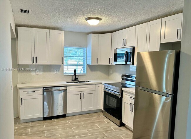 Photo - 2600 NE 8th Ave