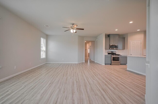 Photo - 101 Eliana Shores Dr