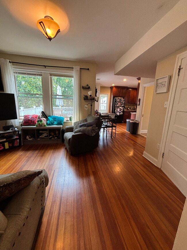 Spacious Unit - 1501 N Broom St Unit 1501 N. Broom St.Apt 2