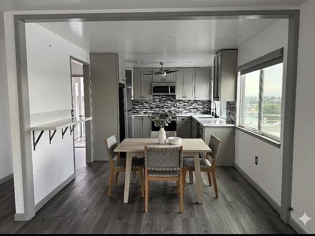 Photo - 3081 Birmingham Dr