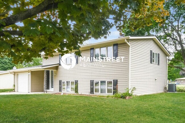 3 Bedroom Pet-Friendly Home in INDIANAPOLIS, IN with Main Street Renewal