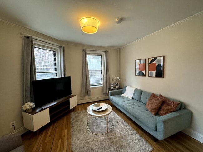 Building Photo - 34 E Newton St Rental
