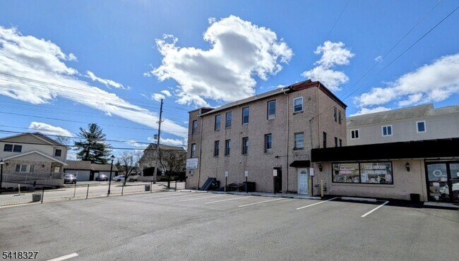 Photo - 239 Union Blvd