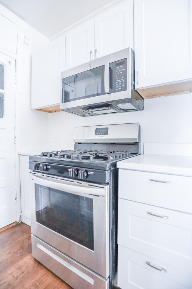 Building Photo - 5063 N Glenwood Ave Unit #3E Rental