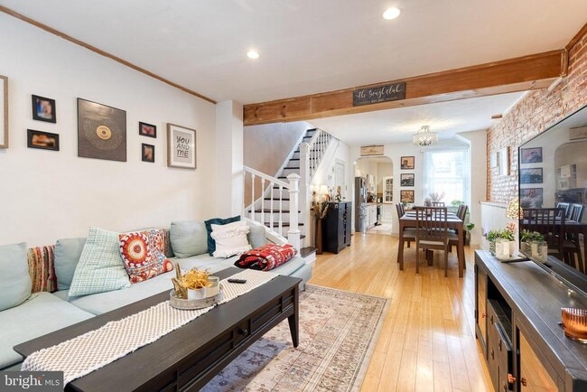 Photo - 2051 Gough St