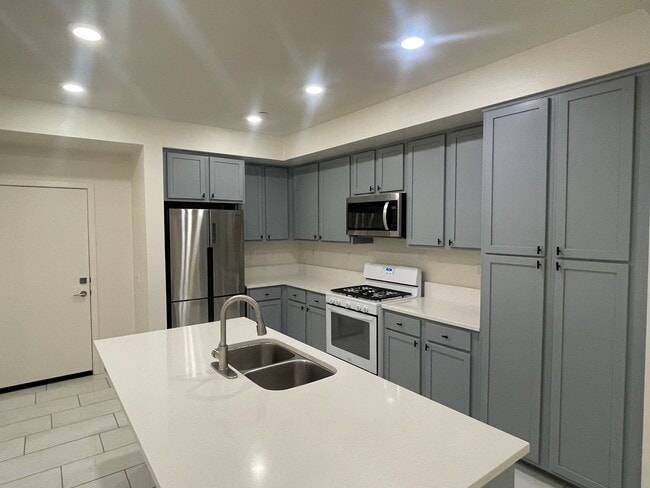 Photo - Spacious 4 Bedroom, 3.5 Bathroom Townhome