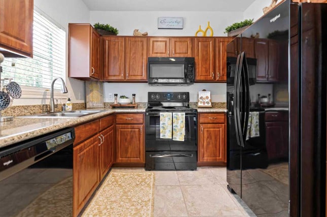 Building Photo - Open, Light, Inviting Unit BELL2