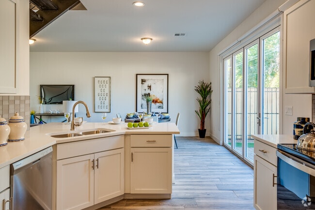 3 BR, 3 BA - 1840SF